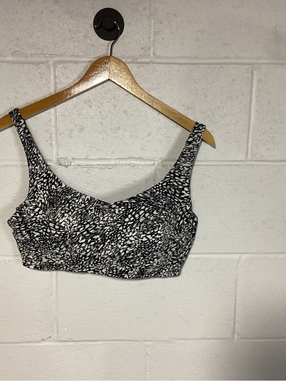 Athleta Black and White Printed Bondi Bra Bikini Top | 38D/DD | NWOT